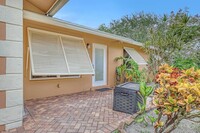 2805 SW 9th St, Unit 4 in Boynton Beach, FL - Building Photo - Building Photo