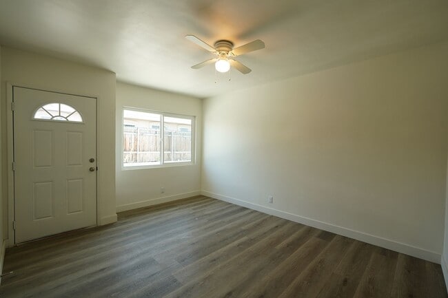 3447 Dwight Ave in Riverside, CA - Foto de edificio - Building Photo