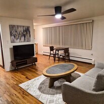 985 N Corona St, Unit 203 in Denver, CO - Building Photo