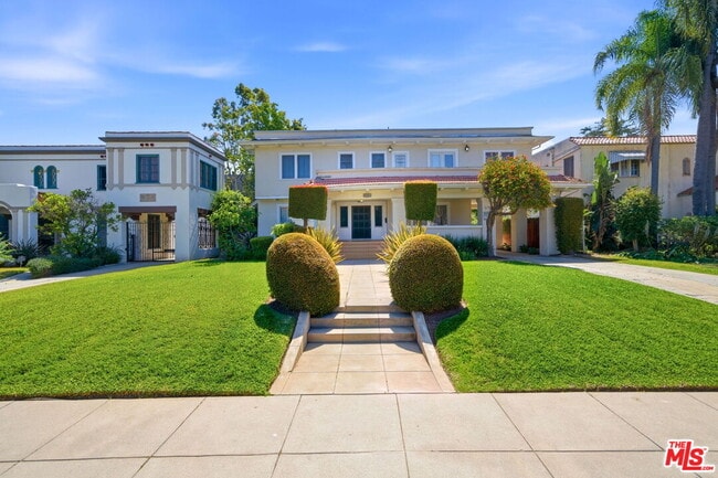 1620 S Victoria Ave in Los Angeles, CA - Building Photo - Building Photo