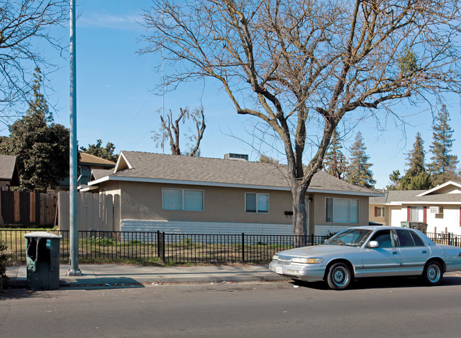 217-219 N Riverside Dr in Modesto, CA - Building Photo - Building Photo