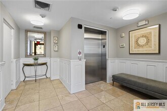 45 Broadway in Jersey City, NJ - Building Photo - Building Photo
