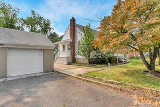 372 Seneca Ave in Middlesex, NJ - Building Photo - Building Photo