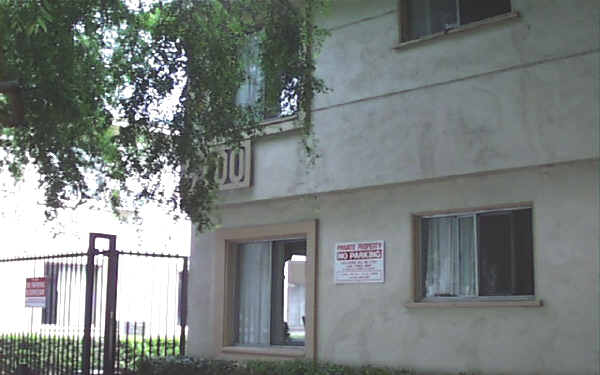 6100 Woodman Ave in Van Nuys, CA - Building Photo - Building Photo