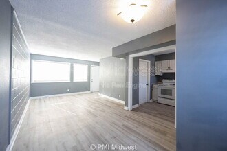 6054 E 16th St in Indianapolis, IN - Foto de edificio - Building Photo