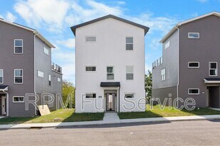 1241 N Avondale Cir in Nashville, TN - Building Photo