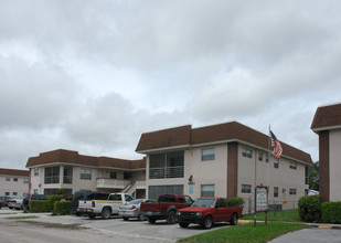 Miramar Club in Miramar, FL - Foto de edificio - Building Photo