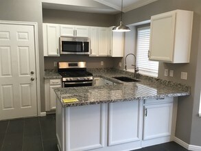 1317 Nalder Cir in Layton, UT - Foto de edificio - Building Photo