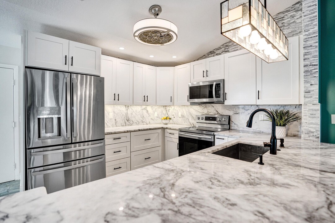 8062 Cassia Dr in Boynton Beach, FL - Foto de edificio