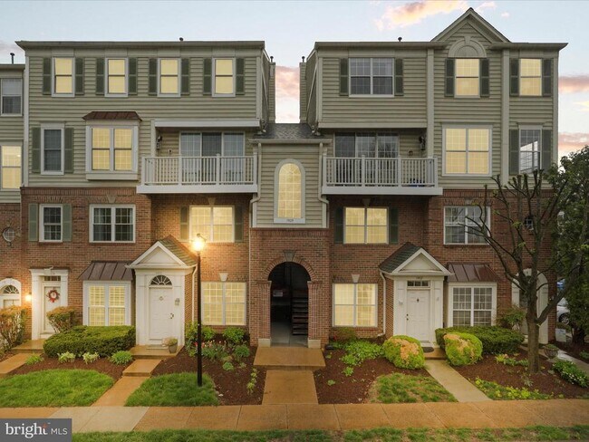 1909 Kenwood Ave in Alexandria, VA - Foto de edificio - Building Photo