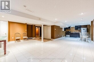 6382 Donway Dr in Mississauga, ON - Building Photo - Building Photo