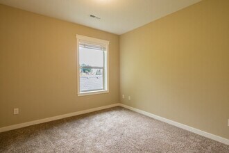 188 NE American Dr in McMinnville, OR - Building Photo - Building Photo