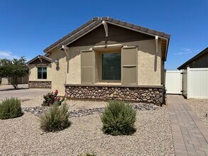 2518 W Novak Way in Phoenix, AZ - Foto de edificio - Building Photo