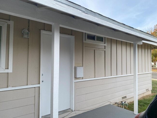 3332 Explorer Dr in Sacramento, CA - Foto de edificio - Building Photo