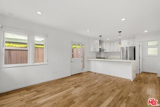 838 Hilldale Ave in West Hollywood, CA - Foto de edificio - Building Photo