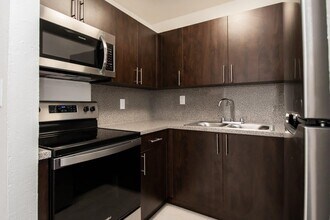 Legacy Amanda Palms in Hialeah, FL - Foto de edificio - Building Photo