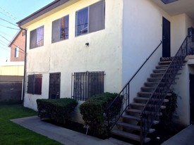 1817 S Longwood Ave in Los Angeles, CA - Foto de edificio - Building Photo