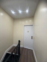 91-04 43rd Ave in Queens, NY - Foto de edificio - Building Photo