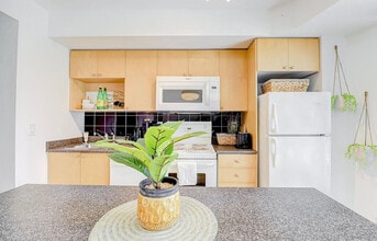 15 Yonge St in Toronto, ON - Building Photo - Building Photo