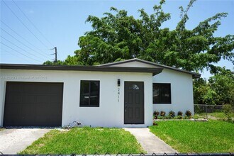 2411 NW 9th St in Fort Lauderdale, FL - Building Photo - Building Photo