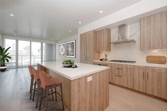 2047 Westcreek Ln in Houston, TX - Building Photo - Building Photo