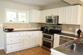 4887 Edgewater Dr in Mound, MN - Building Photo - Building Photo