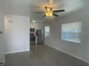 902 S Bruce St in Tampa, FL - Building Photo - Building Photo