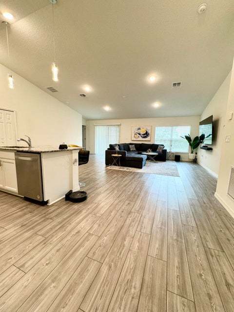 467 Binney St NE in Palm Bay, FL - Building Photo - Building Photo