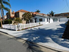 190-192 Albert Pl in Costa Mesa, CA - Building Photo