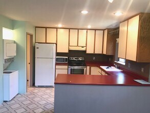 750 A St-Unit -Apt A in Ashland, OR - Building Photo - Building Photo