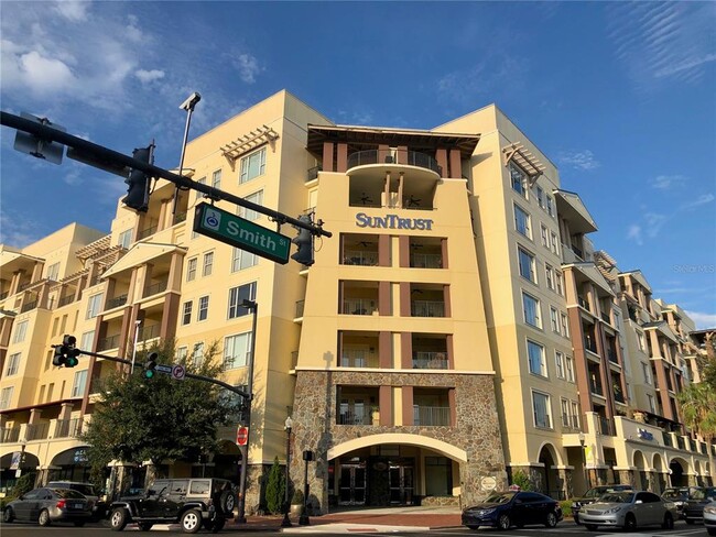property at 2305 Edgewater Dr