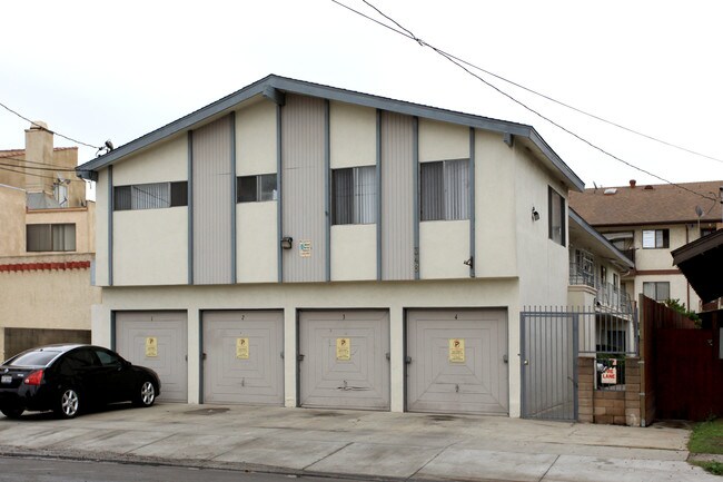 348 Cerritos Ave in Long Beach, CA - Foto de edificio - Building Photo