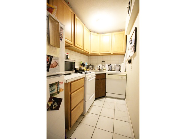 144 Kenrick St, Unit #23 in Boston, MA - Foto de edificio - Building Photo