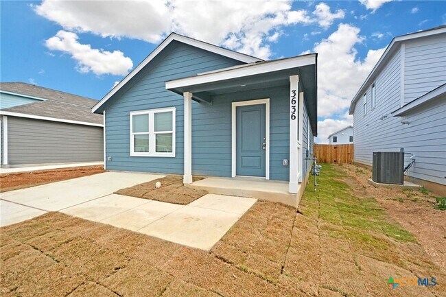 3636 Moon Hl Rd in New Braunfels, TX - Building Photo - Building Photo