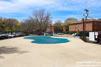 14 Bryon Rd, Unit 6 in Boston College, MA - Foto de edificio - Building Photo