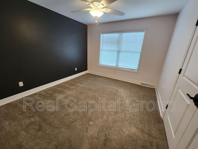 40 Haywood Ln in Rensselaer, NY - Building Photo - Building Photo