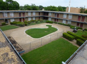 Biscayne Apartments in Dallas, TX - Building Photo - Building Photo