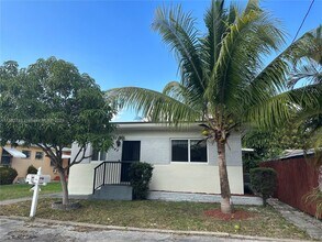 1145 NE 113th St in Miami, FL - Building Photo - Building Photo