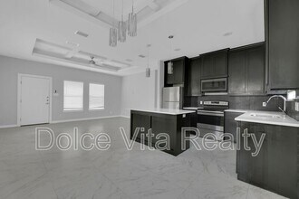 1012 E la Cantera Ave in McAllen, TX - Building Photo - Building Photo