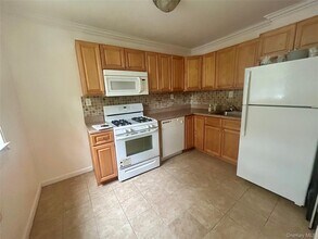 75-22 255th St in Queens, NY - Building Photo - Building Photo