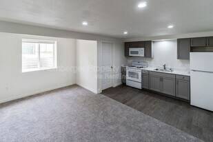 911 E Bridgeport Ave in Spokane, WA - Building Photo