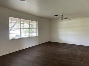 202 N 5th St in Midlothian, TX - Building Photo - Building Photo