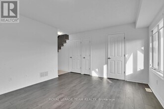 72 Barn Swallow Private in Ottawa, ON - Building Photo - Building Photo