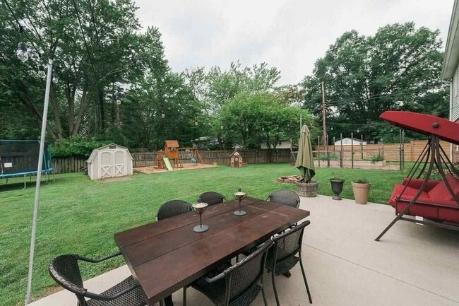 2212 E Queens Way in Bloomington, IN - Building Photo - Building Photo