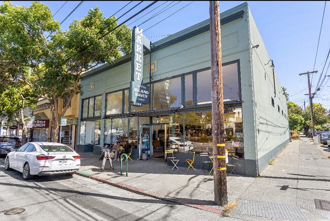 1551 Saint Charles St in Alameda, CA - Foto de edificio - Building Photo