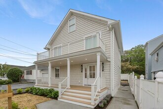 7 Cos Cob Ave in Greenwich, CT - Building Photo - Building Photo