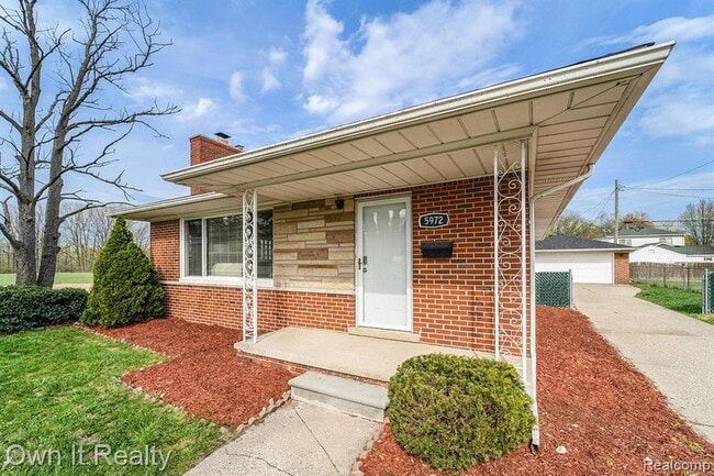 5972 McMillan St in Dearborn Heights, MI - Foto de edificio - Building Photo