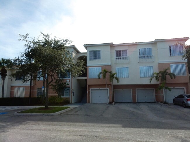property at 1106 Myrtlewood Cir E