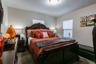 109 N May St, Unit 3 in Aurora, IL - Foto de edificio - Building Photo