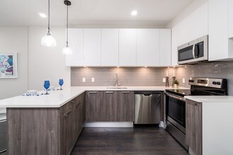 6122 Hudson Ave, Unit 2I in West New York, NJ - Building Photo - Building Photo